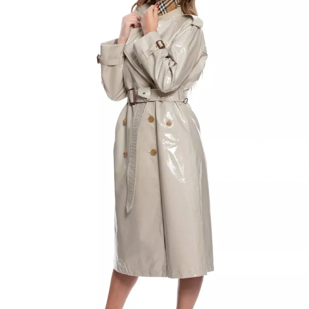 Burberry Beige Patent Double-Breasted Trench Coat - Picture 3 of 14